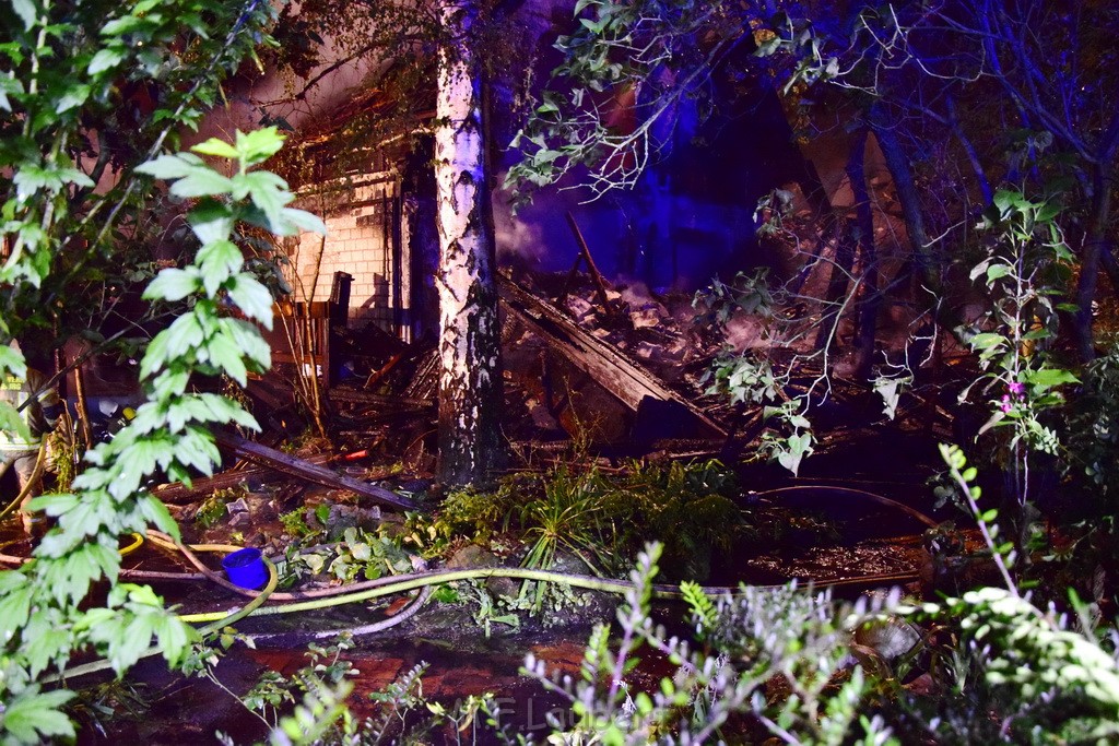 Grossfeuer Einfamilienhaus Siegburg Muehlengrabenstr P0223.JPG - Miklos Laubert